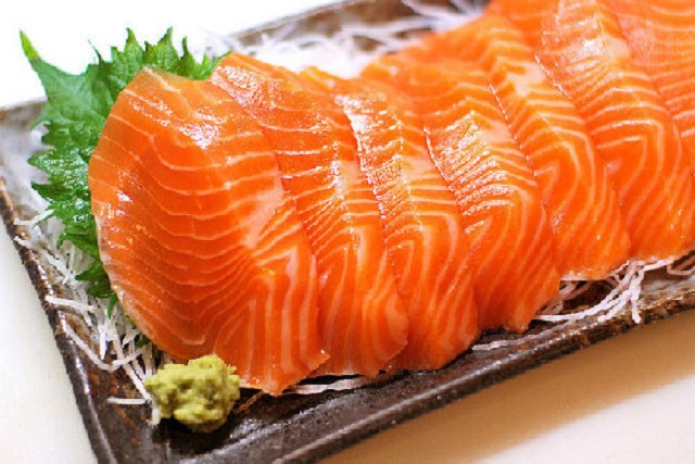 Cá hồi sashimi