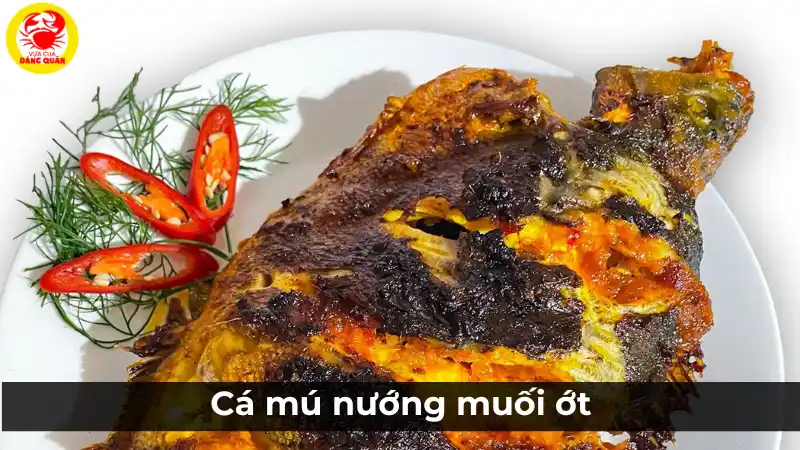 Món cá mú nướng muối ớt cay nồng, đậm đà tại Vựa Cua Đăng Quân Cần Thơ.