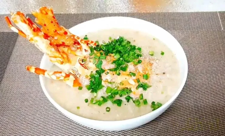Cháo tôm hùm tre