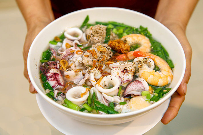 Hủ tiếu mực ống mi nơ