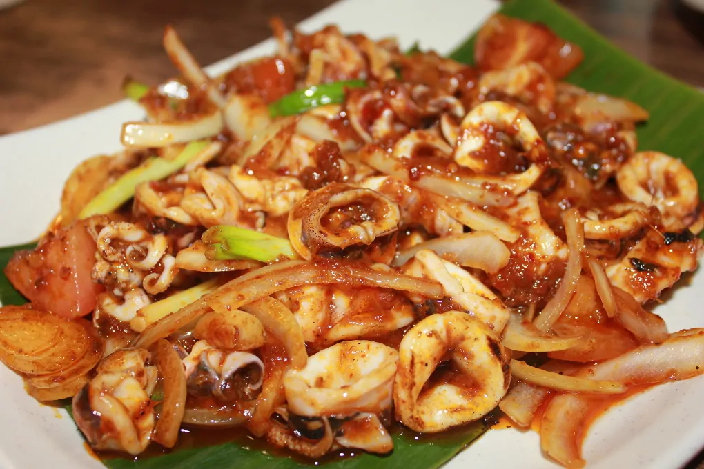 Mực ống xào sa tế