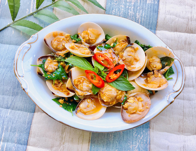 Nghêu xào húng quế