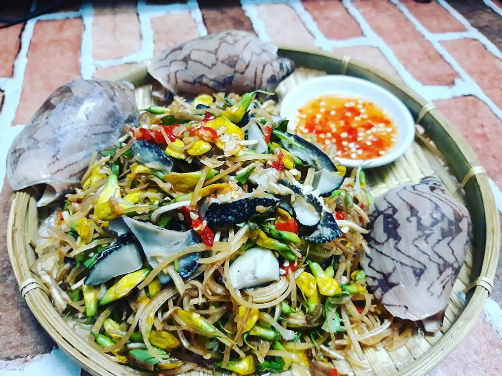 Ốc giác đen trộn gỏi