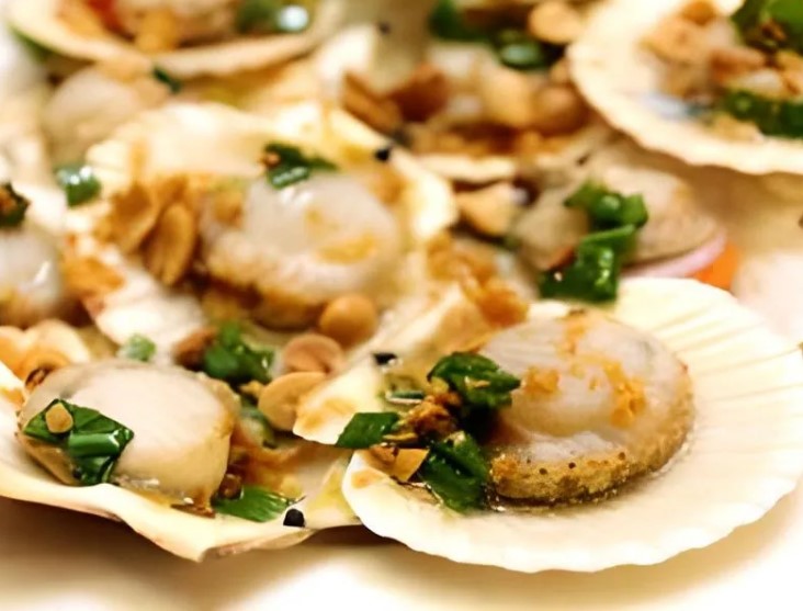 Sò điệp Nhật sống nướng mỡ hành