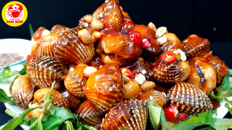 Món sò huyết rang me thơm ngon, bày trí hấp dẫn