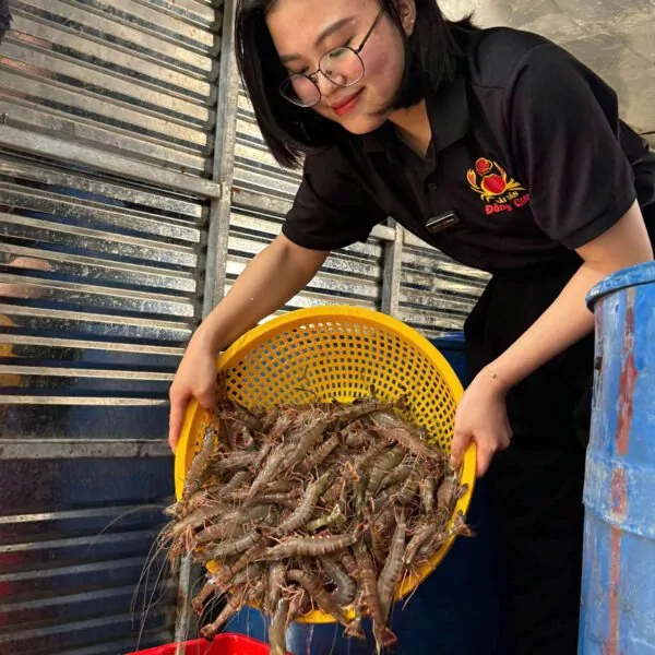 Vẻ đẹp nguyên bản của tôm sú tươi sống