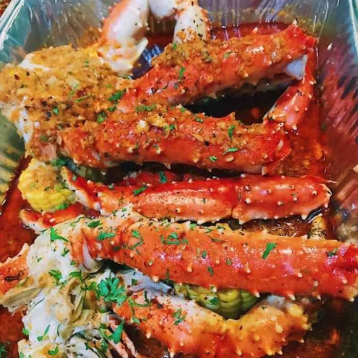 Cách làm cua hoàng đế rang muối hấp dẫn Cách làm cua hoàng đế rang muối hấp dẫn