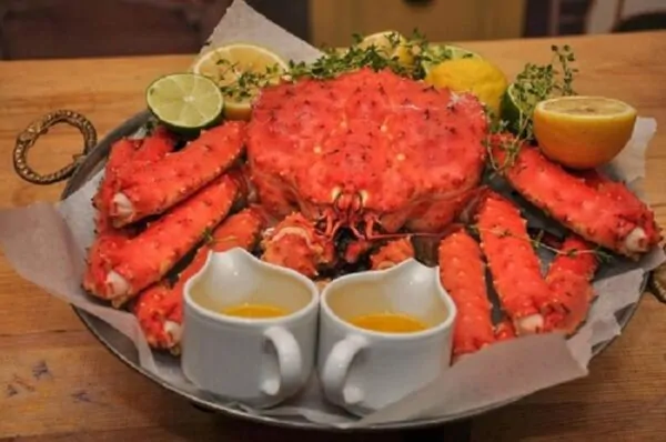 Cua hoàng đế hấp nước dừa