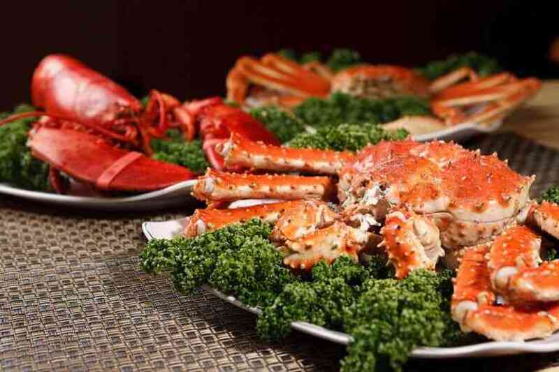 Món Cua Hoàng Đế hấp được chế biến từ cua tươi ngon