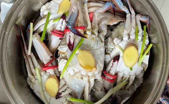 Ghẹ dĩa hấp gừng xả