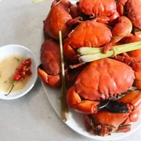 Cua đá hấp sả