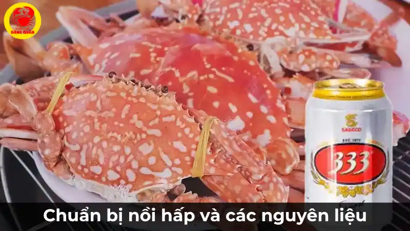 Hướng dẫn cách hấp ghẹ xanh với bia, minh họa bằng hình ảnh đổ bia vào nồi hấp đã có sẵn ghẹ.