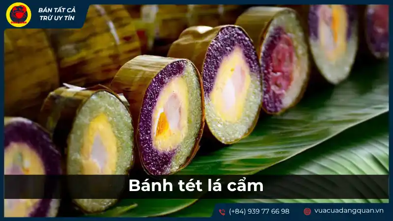 Những khoanh bánh tét lá cẩm với màu tím đặc trưng và nhân đậu xanh, thịt mỡ đẹp mắt