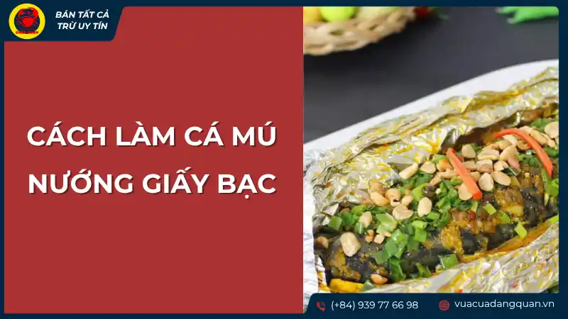Cá mú nướng giấy bạc đã chín, được đặt trên đĩa, có thể có thêm rau thơm hoặc nước chấm.