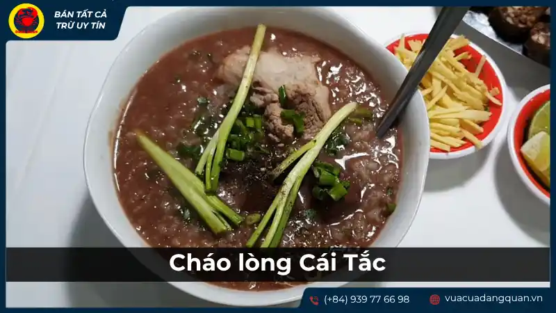 Tô cháo lòng Cái Tắc nóng hổi, đầy đủ lòng heo, tiết và hành lá