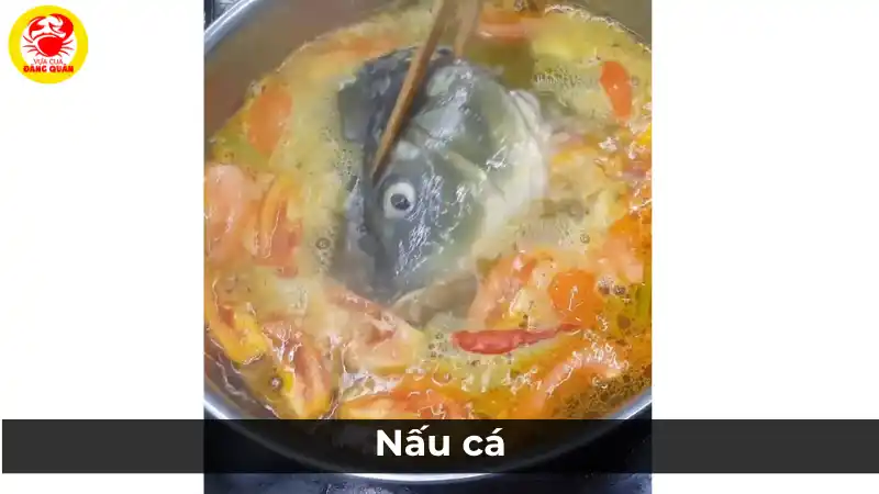 Nấu cá chép trong canh chua: Đảm bảo thịt cá ngọt và không nát.