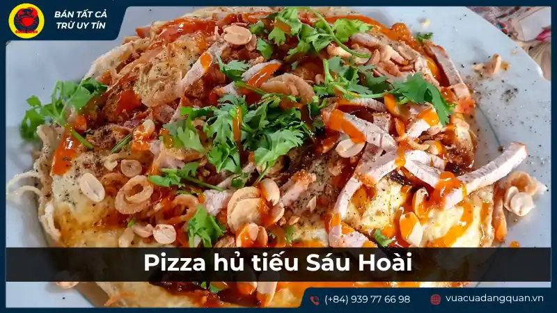 Pizza hủ tiếu siêu Hòa với đế pizza làm từ hủ tiếu, phủ topping hải sản và rau củ đầy màu sắc