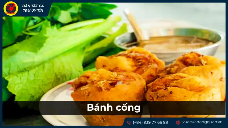 Bánh cống vàng giòn, nhân tôm thịt, ăn kèm rau sống và nước chấm, là đặc sản Cần Thơ