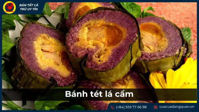 Những khoanh bánh tét lá cẩm màu tím đặc trưng với nhân đậu xanh và thịt mỡ
