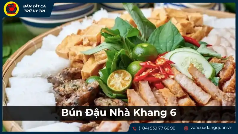 Đĩa bún đậu mắm tôm đầy đặn với bún, đậu phụ rán, thịt, chả cốm và rau sống