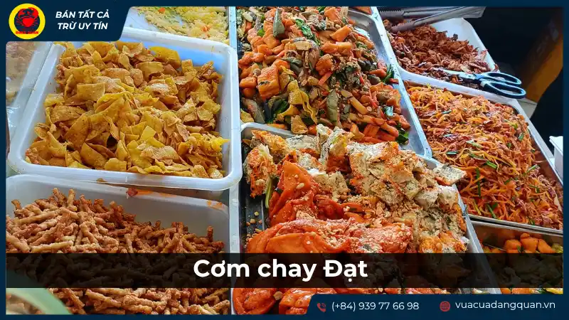Đĩa cơm chay Đạt với nhiều món ăn chay phong phú và hấp dẫn