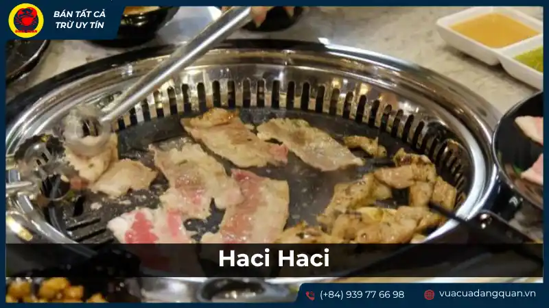 Lẩu Hachi Hachi với nhiều loại topping thịt, hải sản và rau tươi