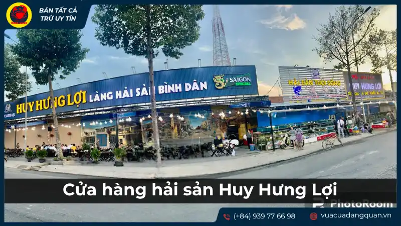 Cửa hàng hải sản Huy Hưng Lợi với mặt tiền rộng rãi và nhiều loại hải sản tươi sống