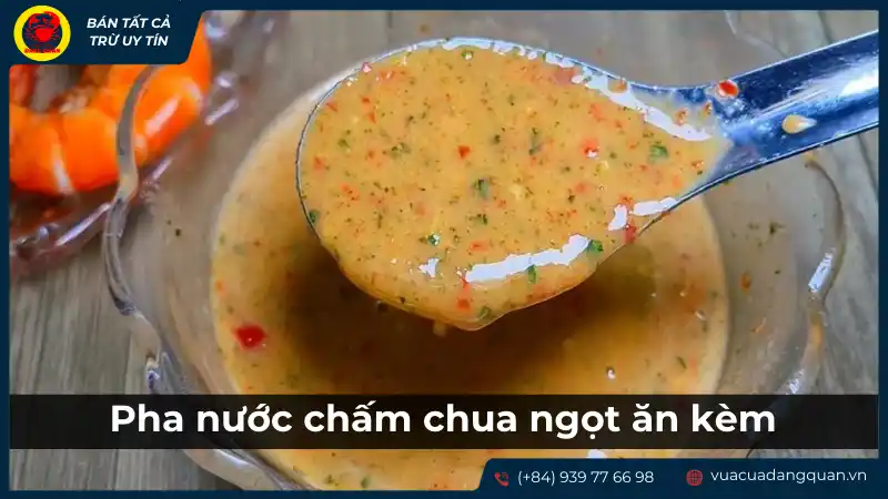 Pha nước chấm chua ngọt ăn kèm món sò dương hấp sả