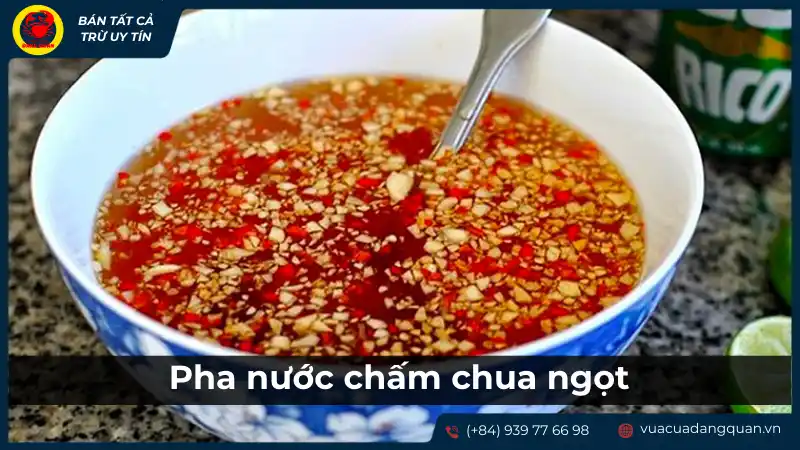 Pha nước chấm chua ngọt ăn kèm món sò dương nướng mỡ hành