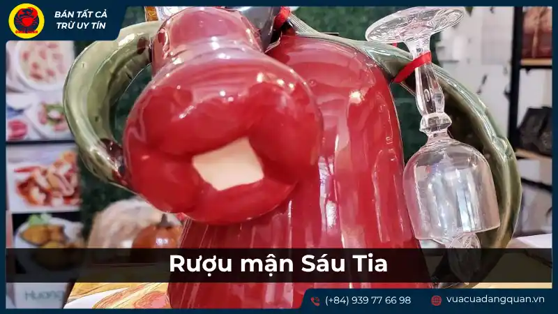 Chum rượu mận Sáu Tia màu đỏ tươi, một đặc sản nổi tiếng của Cần Thơ