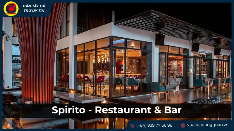 Mặt tiền nhà hàng Spiritô với ánh đèn lung linh vào buổi tối