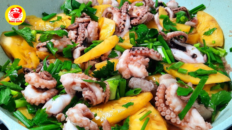Bạch tuộc xào dứa
