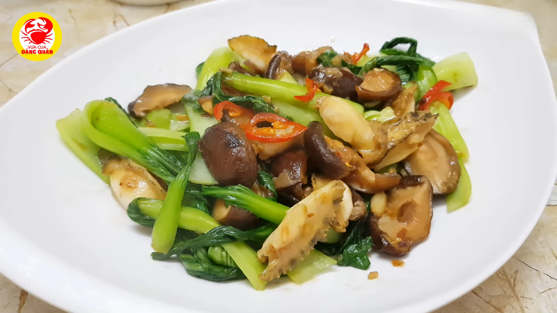 Bào ngư xào nấm đông cô Bào ngư xào nấm đông cô