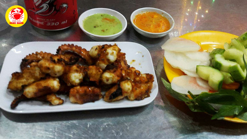 Các quán ốc và hải sản bình dân