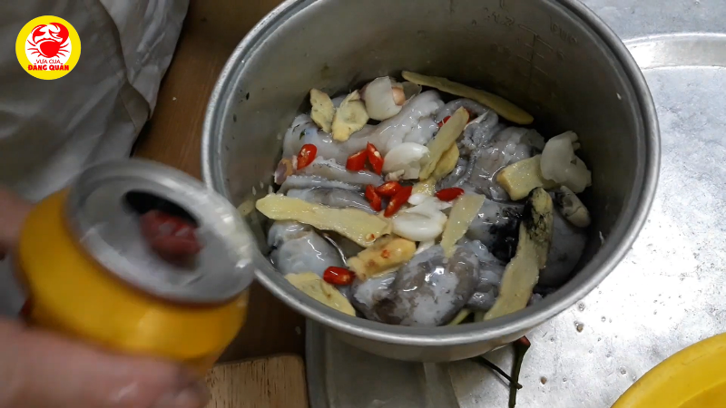 Cách làm bạch tuộc hấp bia