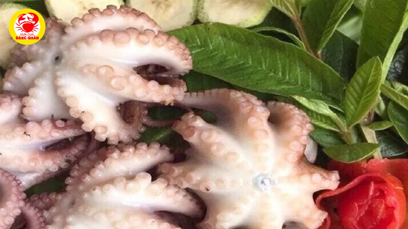 Cách làm bạch tuộc hấp lá ỏi