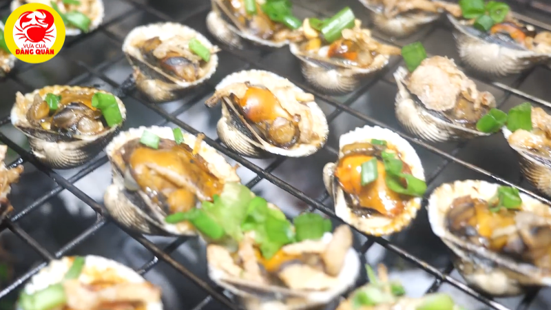 Món sò huyết nướng mỡ hành