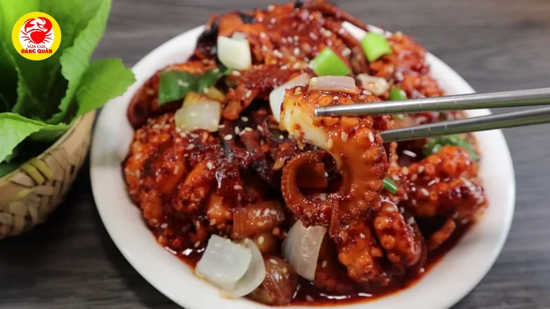 Cách thưởng thức bạch tuộc xào cay chuẩn vị người Hàn
