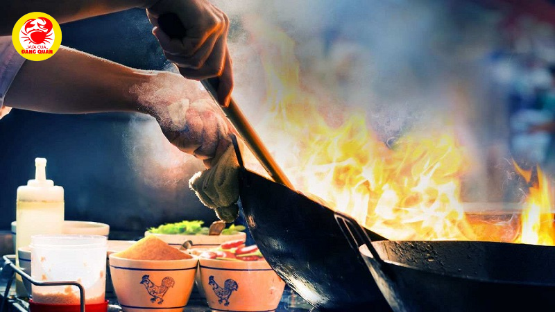 Kỹ thuật xào nhanh trên lửa lớn Kỹ thuật xào nhanh trên lửa lớn