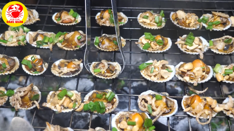 Món sò huyết nướng mỡ hành