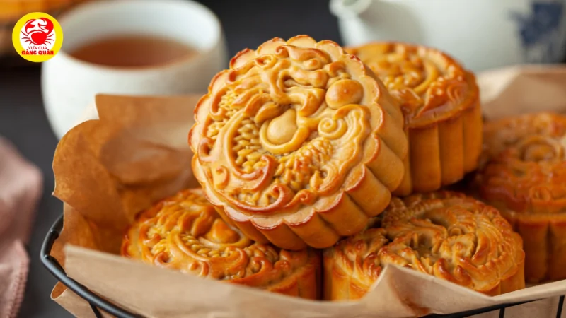 Quan sát tình trạng bao bì và bánh