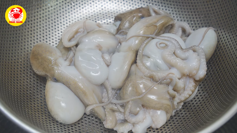 Rã đông và rửa sơ bạch tuộc Rã đông và rửa sơ bạch tuộc