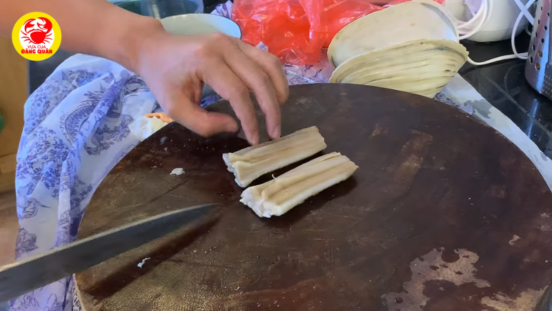 Hướng dẫn cách sơ chế ốc vòi voi đúng cách tại nhà Hướng dẫn cách sơ chế ốc vòi voi đúng cách tại nhà