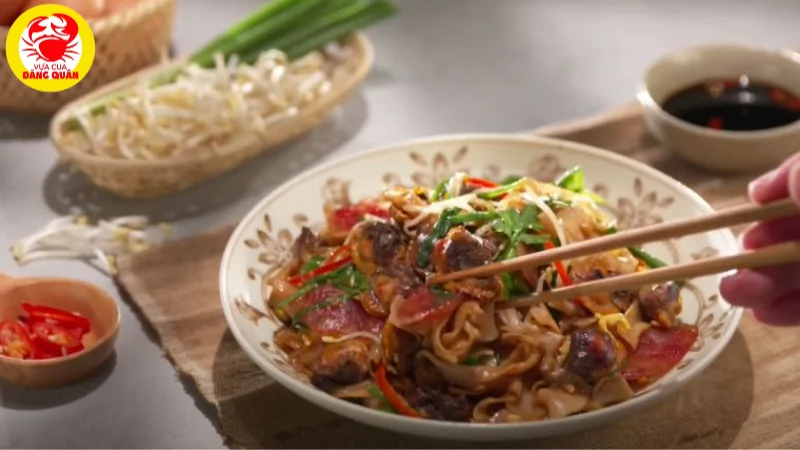 Món mì xào sò huyết