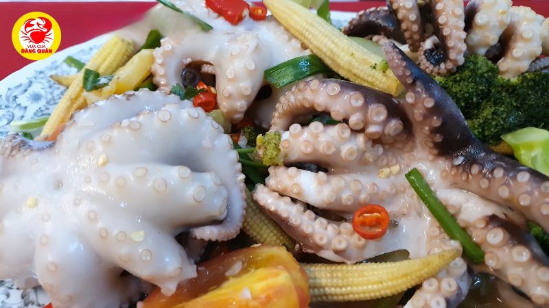 Thành phẩm bạch tuộc xào thập cẩm Thành phẩm bạch tuộc xào thập cẩm