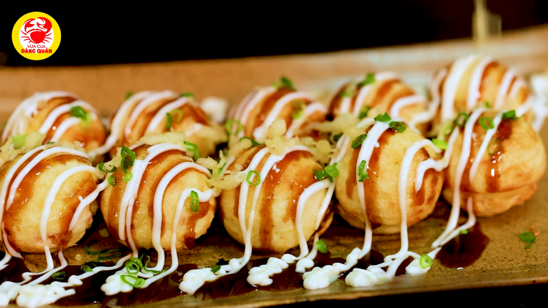 Thành phẩm và thưởng thức bánh bạch tuộc Thành phẩm và thưởng thức bánh bạch tuộc