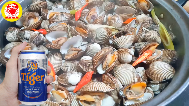 Món sò huyết hấp bia thành phẩm Món sò huyết hấp bia thành phẩm