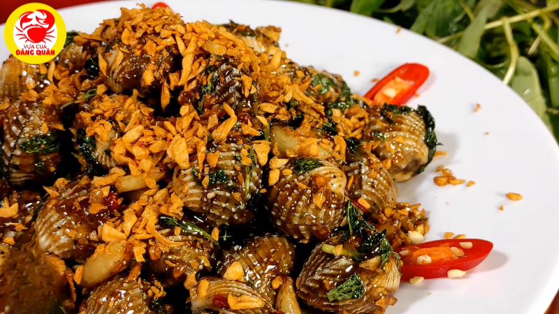 Món sò huyết cháy tỏi đã hoàn thành