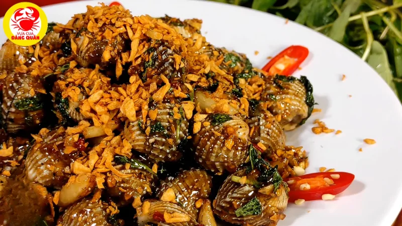 Món sò huyết cháy tỏi đã hoàn thành