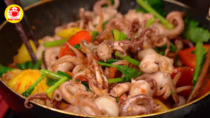 Xào bạch tuộc và hoàn tất